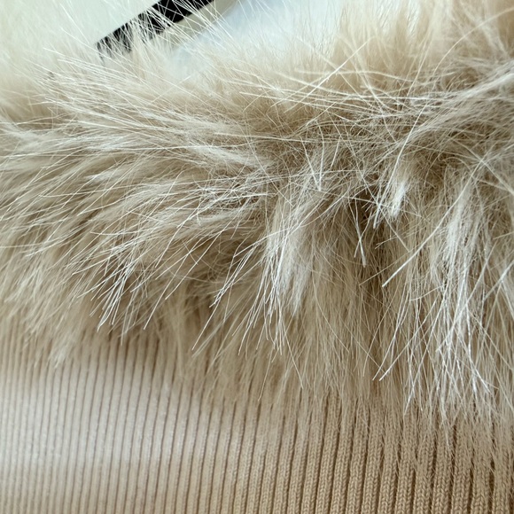 Sweet Rain Cream Ribbed Knit Top Bodysuit Faux Fur neckline Size S - Picture 5 of 8